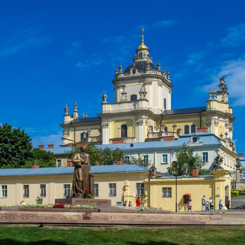  كاتدرائية دورميتيون من اجمل أماكن سياحية في لفيف بواسطة Artem_Apukhtin