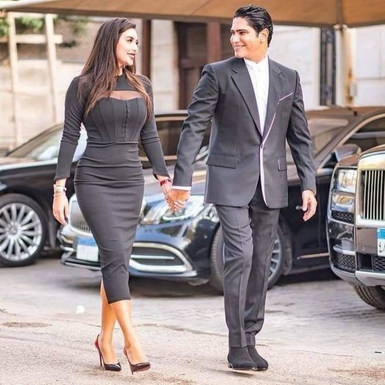 اطلالة ياسمين صبري وابو هشيمة باللون الأسود