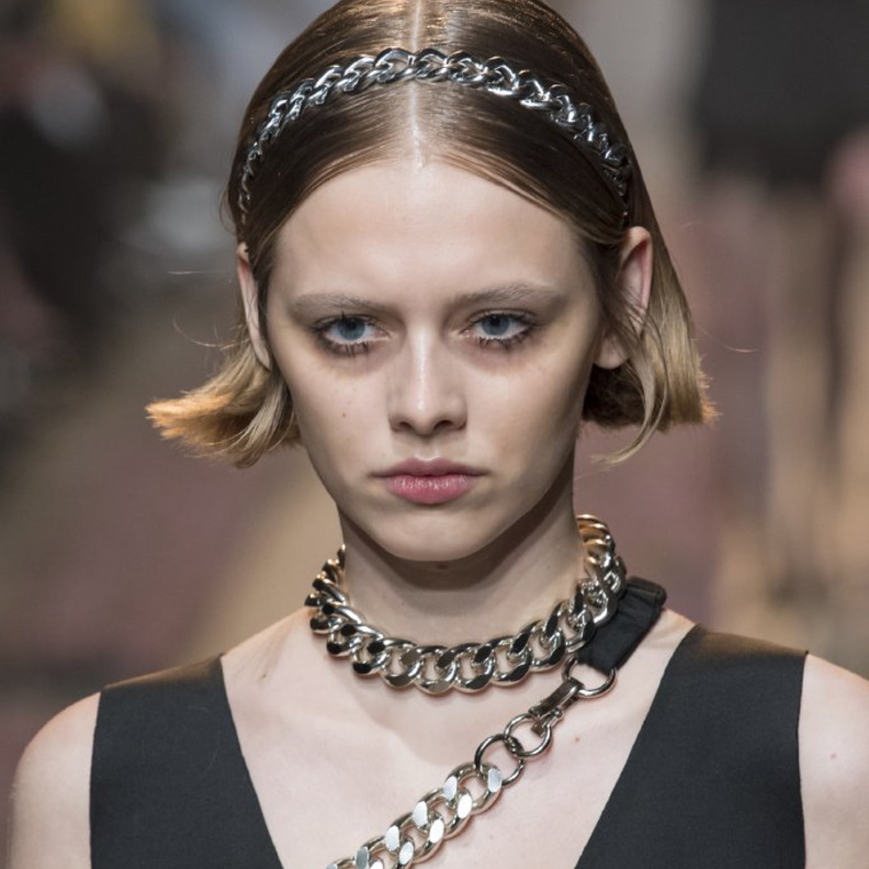 قصات شعر قصير وكاريه لشتاء2021من دار Rokh