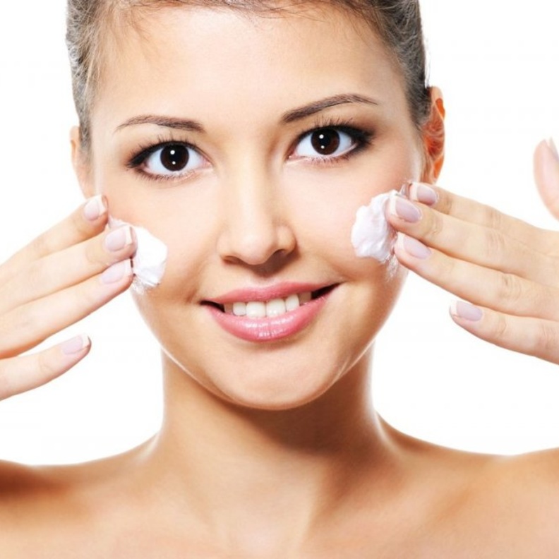 طريقة عمل مرطب طبيعي للبشرة من المكونات المنزلية