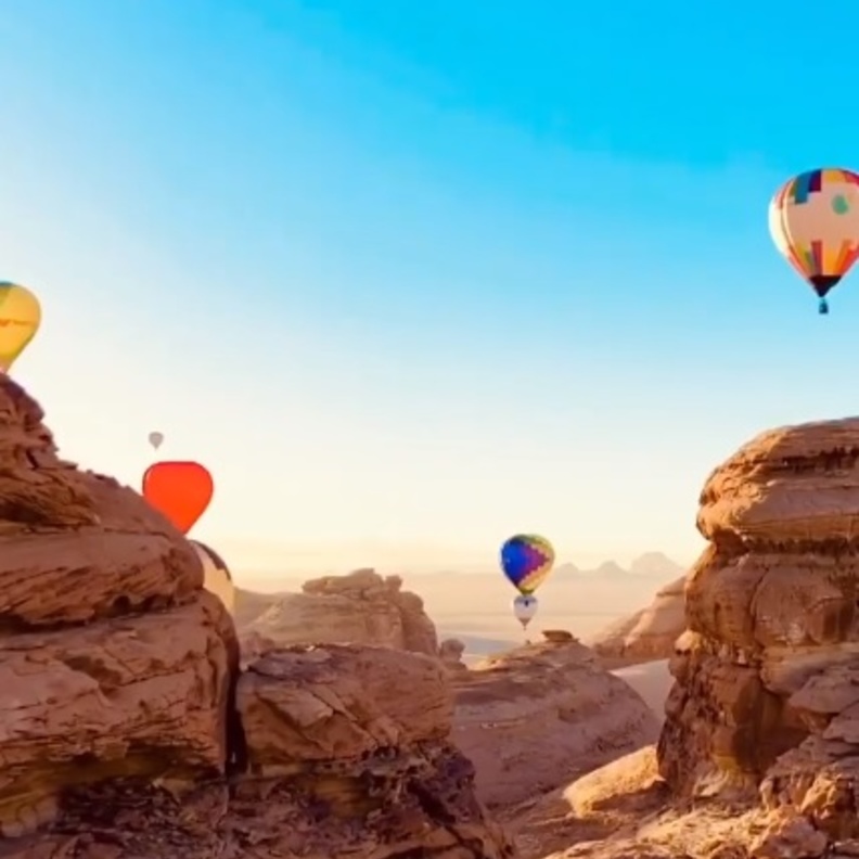 مسرح المرايا أحد أروع الوجهات السياحة في العلا - المصدر عبد العزيز العلا