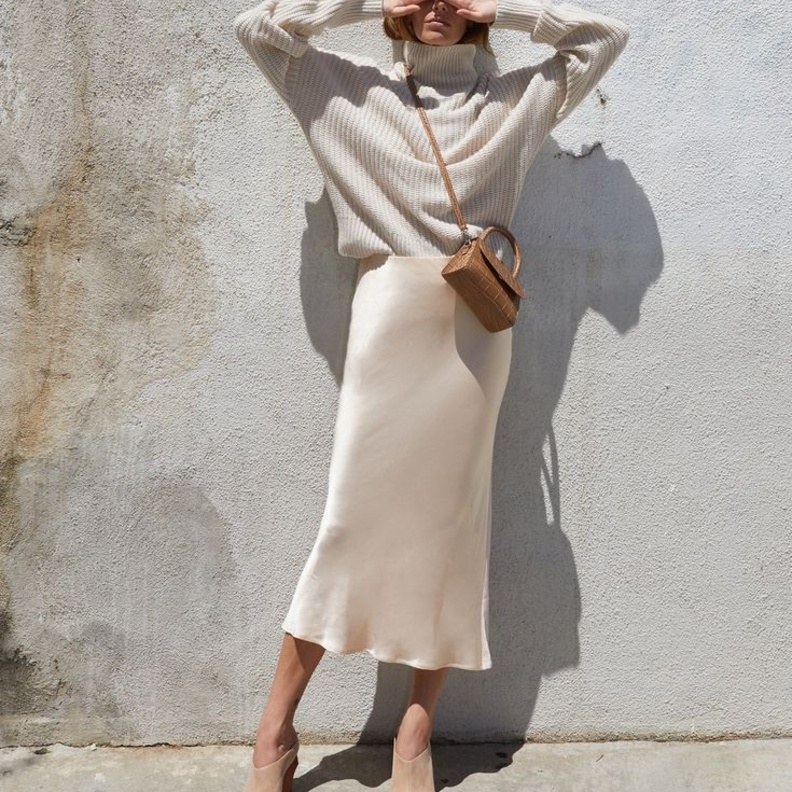 تنسيقات مميزة وناعمة في التنورة الحرير