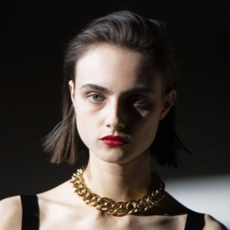 أروع موديلات قلادات التشوكر بأشكال السلاسل