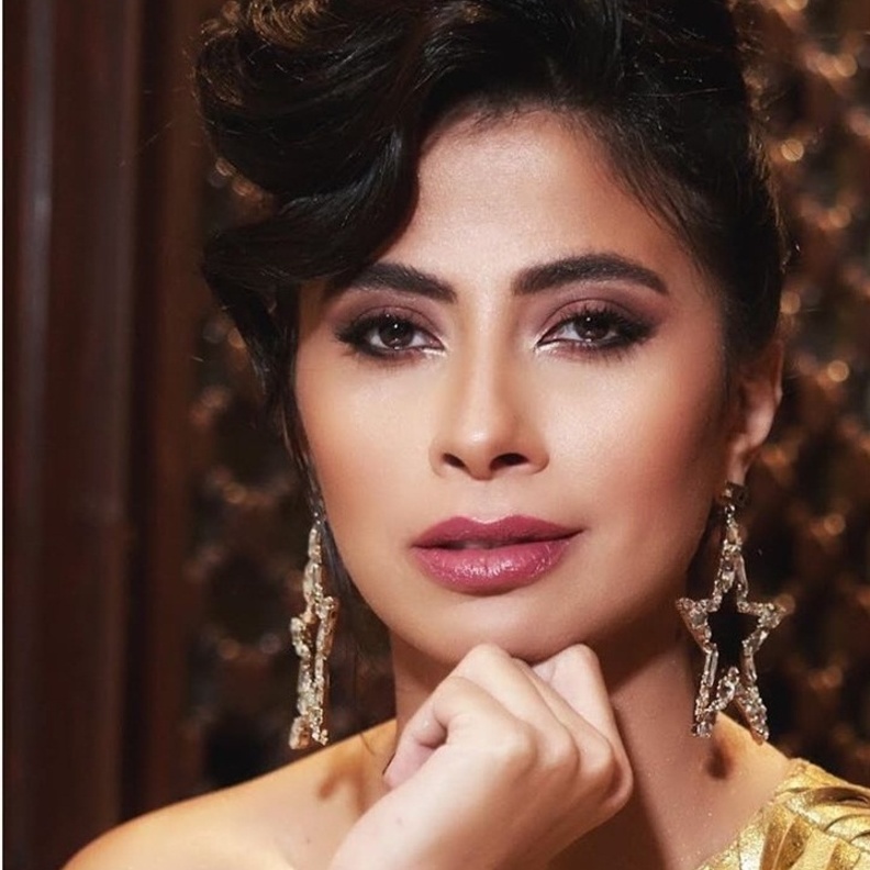 طريقة عمل تسريحات شعر ناعمة بأسلوب روبي