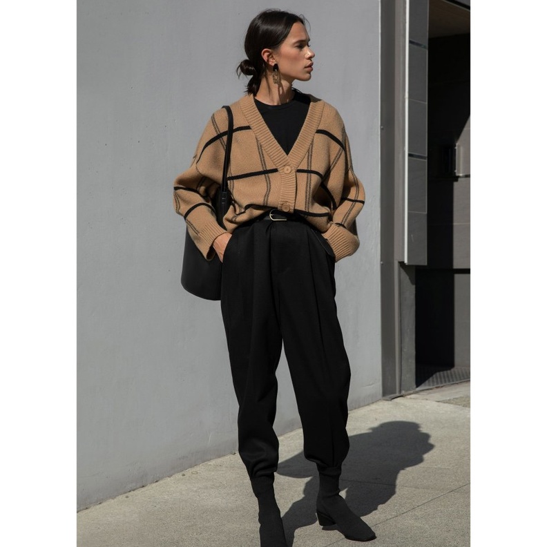  تنسيقات شبابية مميزة في الكارديغان لمختلف المشاوير