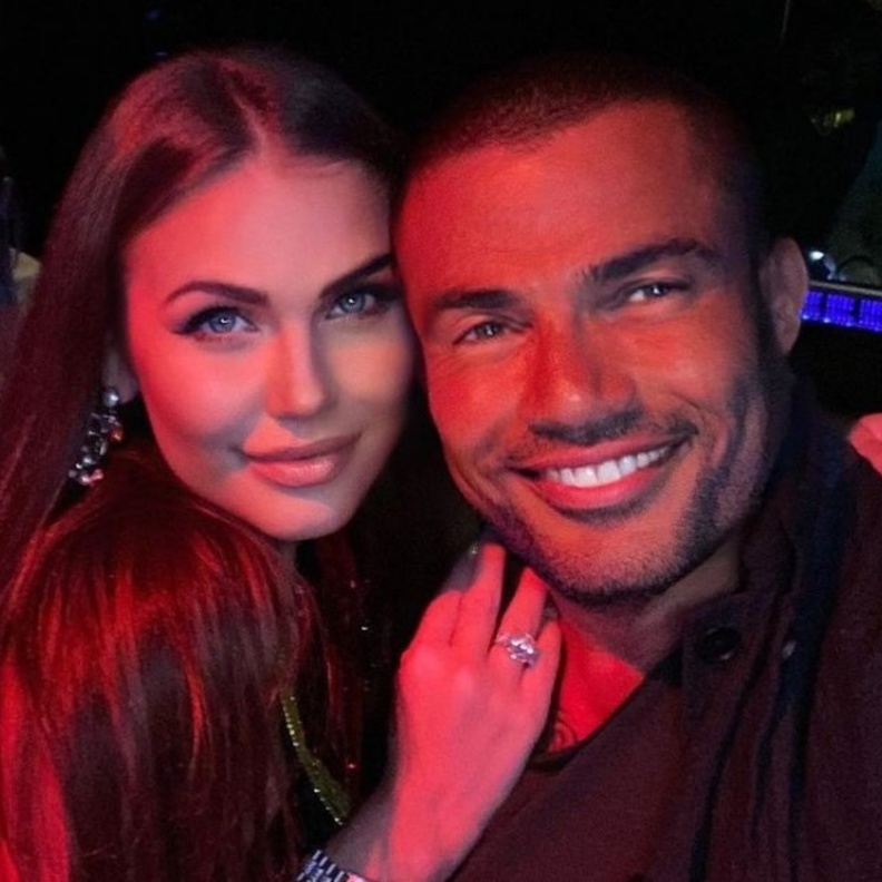 عمرو دياب وكارولينا زوبكوفا 