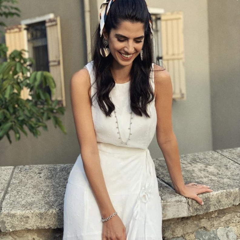 كارمن بصيبص بصورة عفوية من كواليس مسلسل عروس بيروت