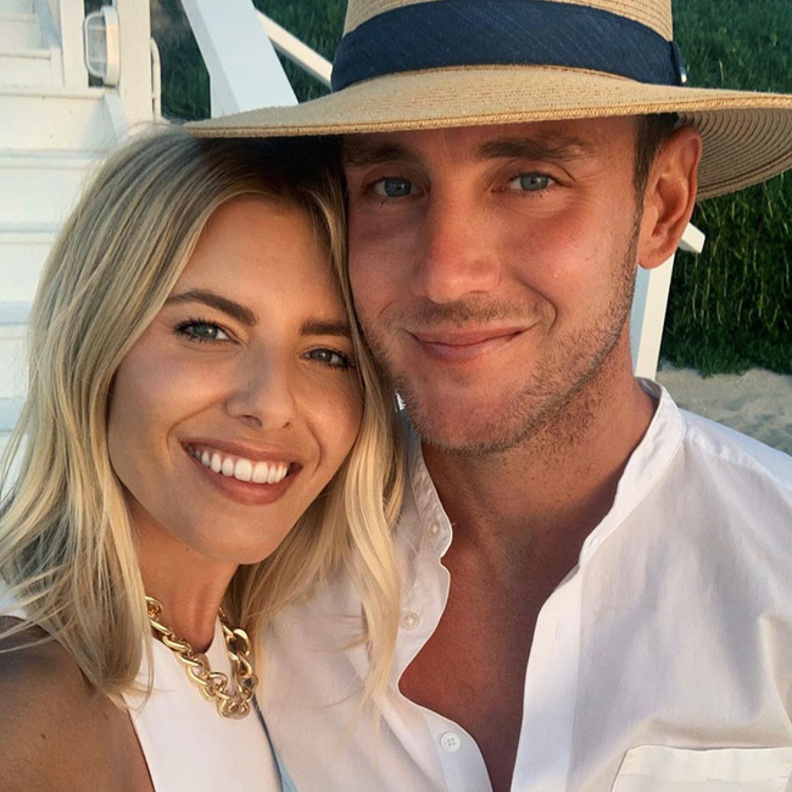  المغنية مولي و خطيبها لاعب الكريكيت البريطاني