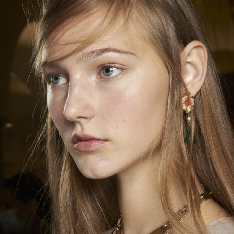 الوان البلاشر المناسب حسب لون البشرة وطريقة استخدامه 2021