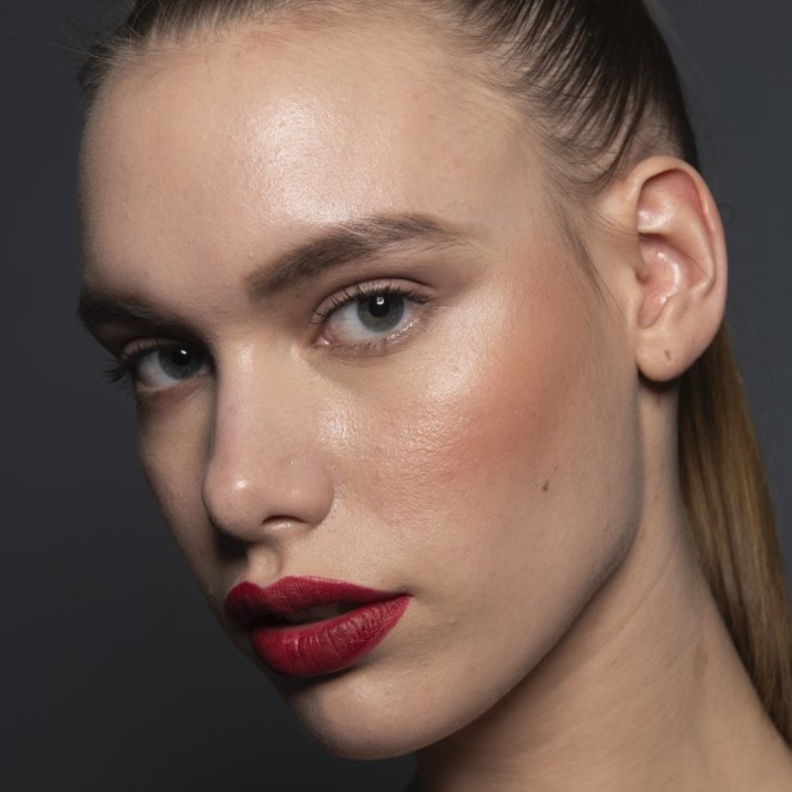 أجمل ألوان أحمر الشفاه بدرجات الماروني