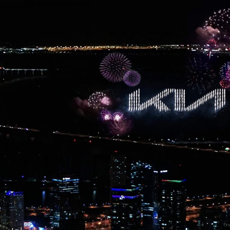 كيا تدخل موسوعة جينيس خلال حفل إطلاق شعارها الجديد