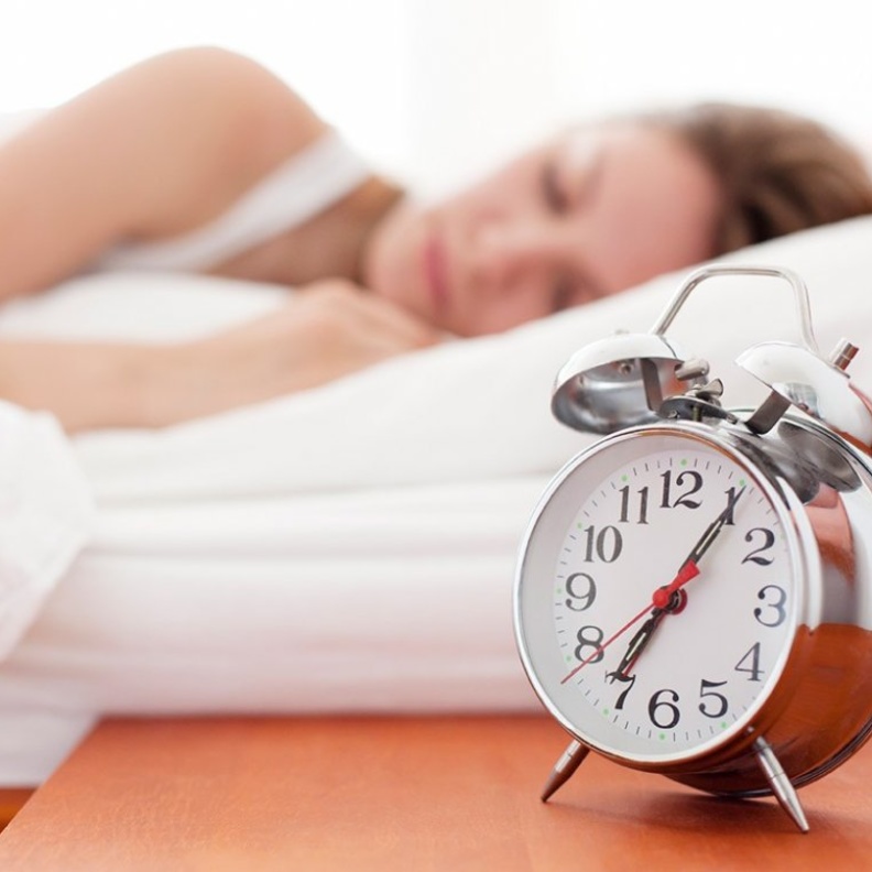 أهم النصائح لحرق الدهون الزائدة أثناء النوم