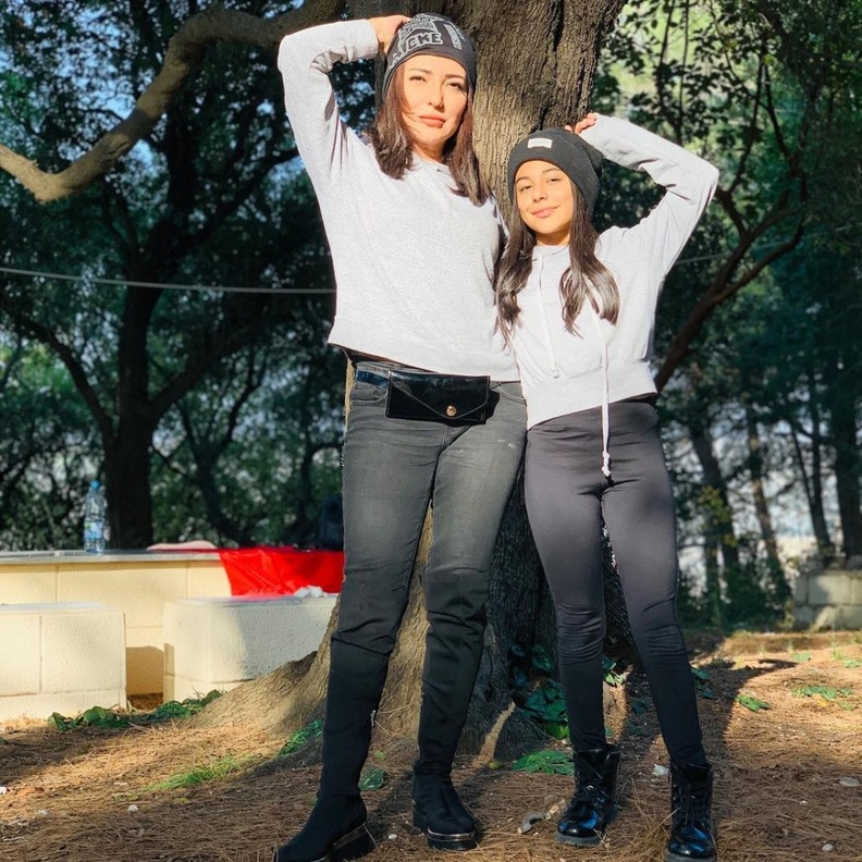 أمل عرفة وابنتها