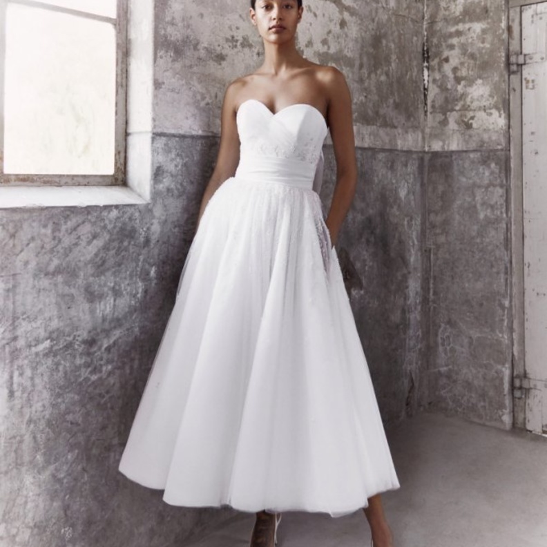  فساتين زفاف لبرج الدلو من viktor & rolf