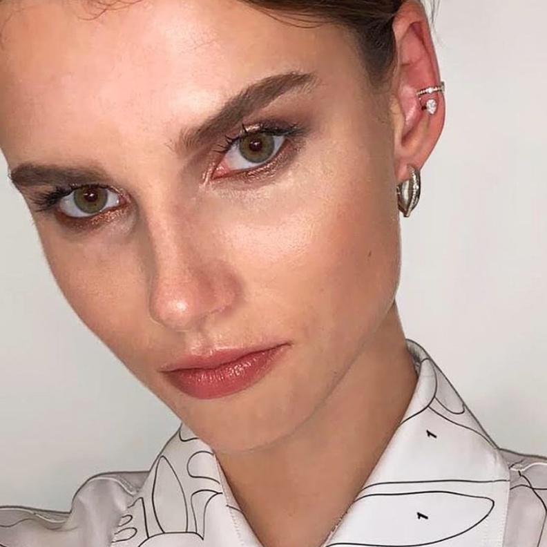 طرق تنسيق موضة القرط الواحد من Repossi