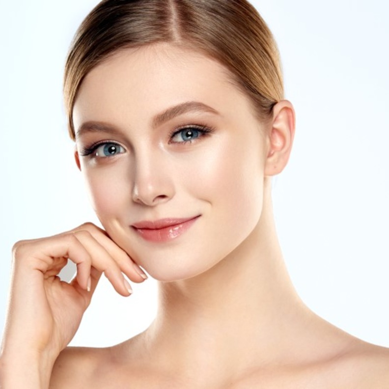 نصائح جمالية لصنفرة البشرة وتوحيد لونها في شتاء 2021