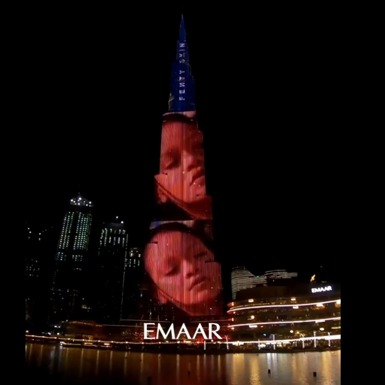  ريهانا على برج خليفة