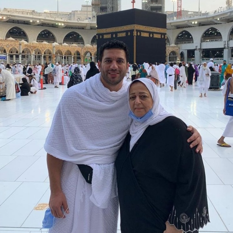 حسن الرداد ووالدته