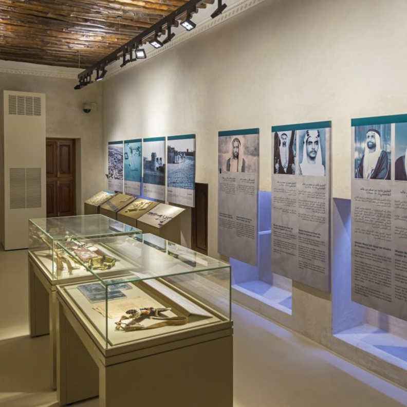 تاريخ امارة الشارقة تكشفه وثائق ومقتنيات حصن الشارقة عند السياحة في الامارات بواسطة sharjahmuseums