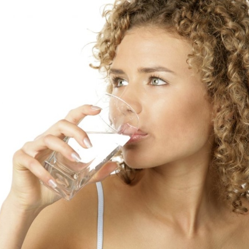  هل شرب الماء بكثرة يفيد في الحماية من فيروس كورونا الجديد