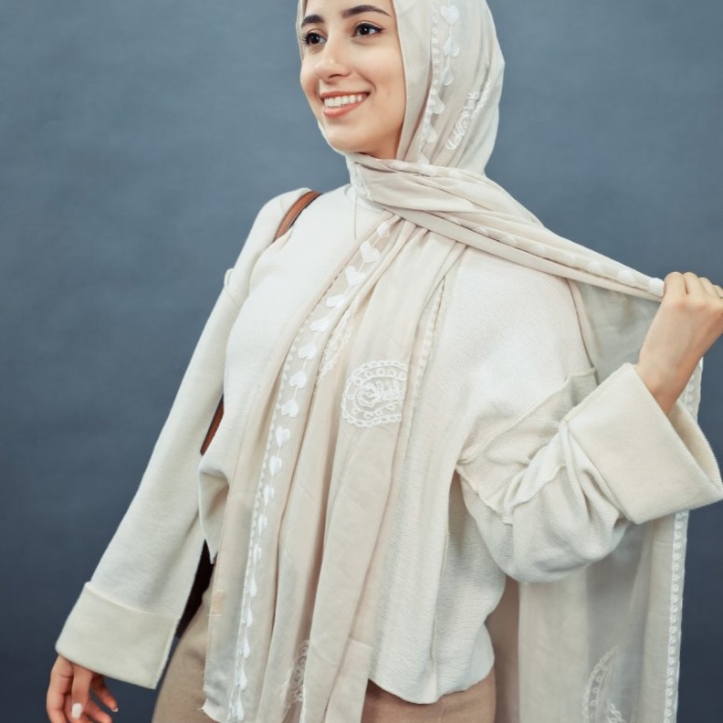 مؤثرة الموضة رنا الليثي.