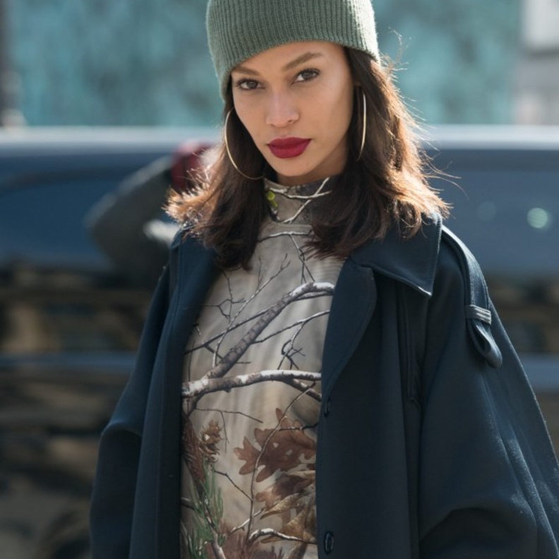  قبعة الصوف باللون الأخضر الجذاب باطلالة شتوية شبابية وأنيقة