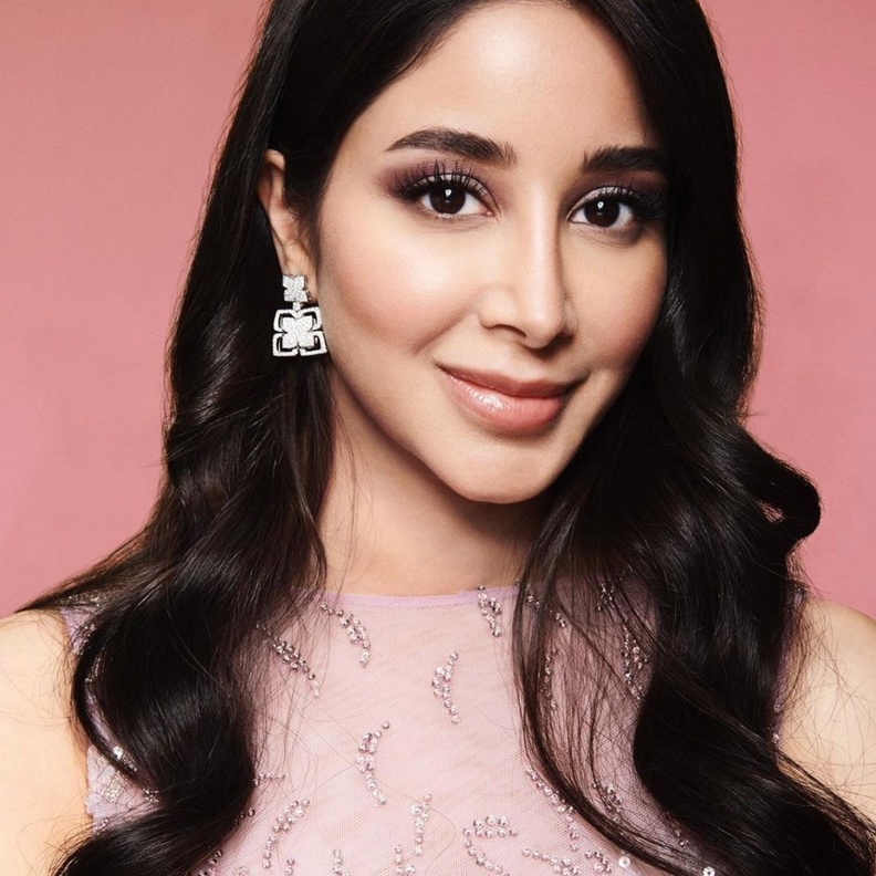 تسريحات شعر ويفي عريض من وحي اطلالات اسيل عمران