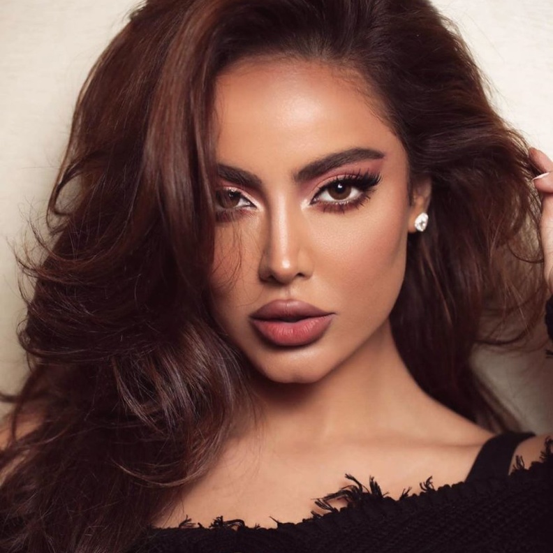 فاطمة المؤمن  ب نيو لوك الشعر القصير