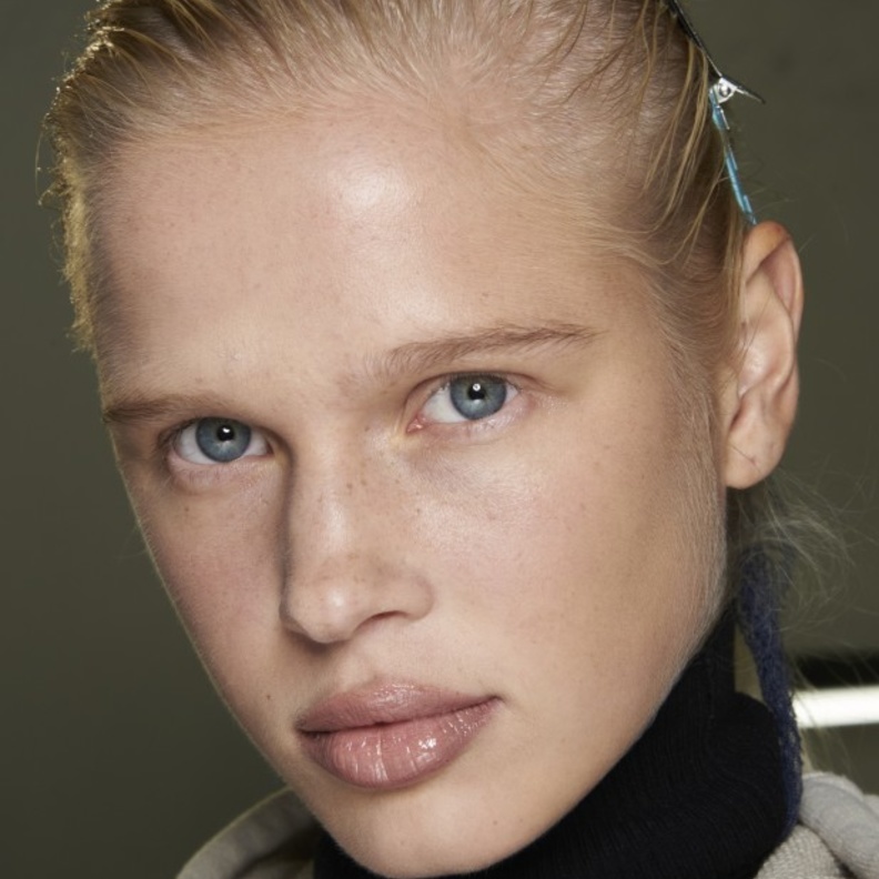  أبرز أنواع زيت تنظيف البشرة في 2021