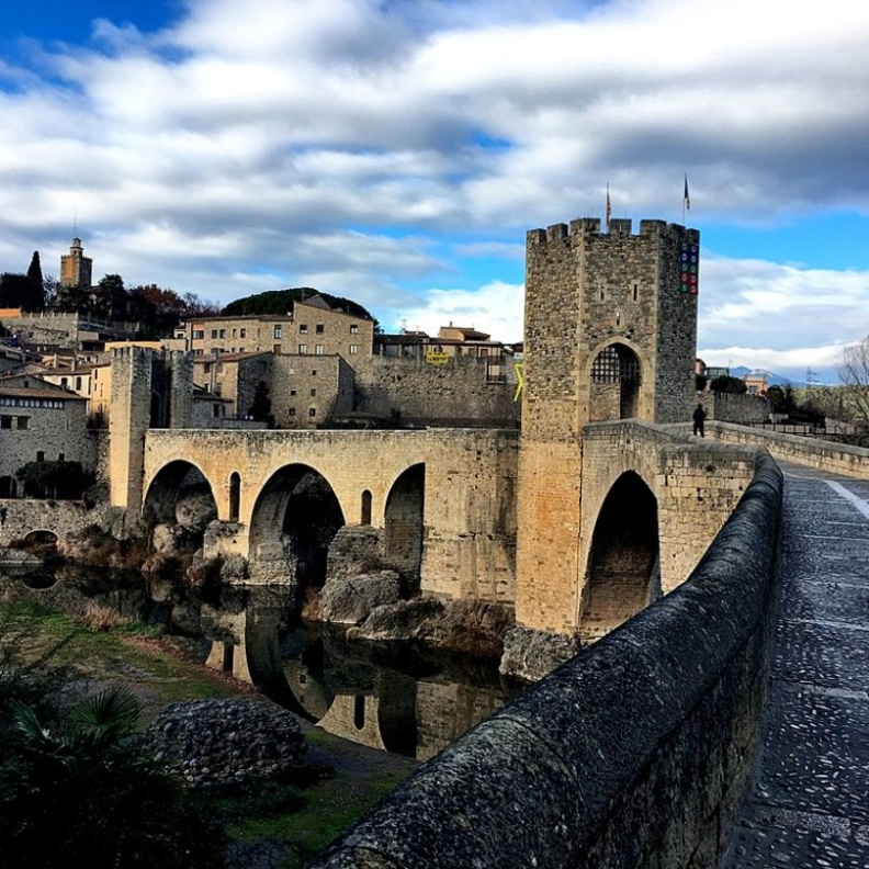  سحر تاريخي في بيسالو بواسطة Guy Wils