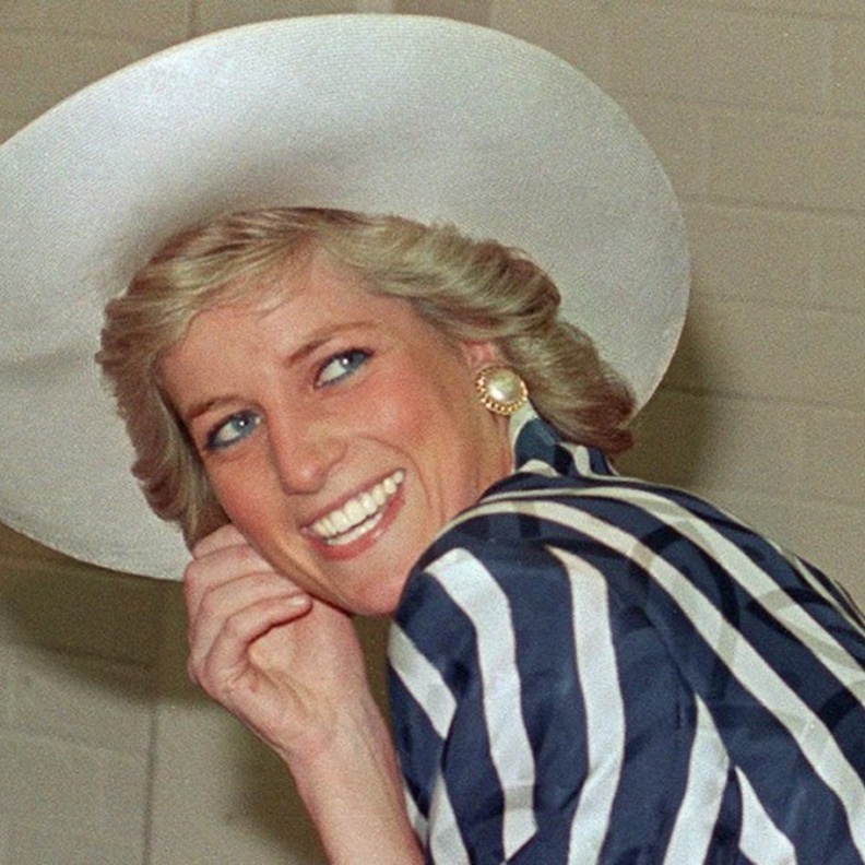 شاهدوا فيديو نادر للأميرة ديانا وهي تعزف على البيانو