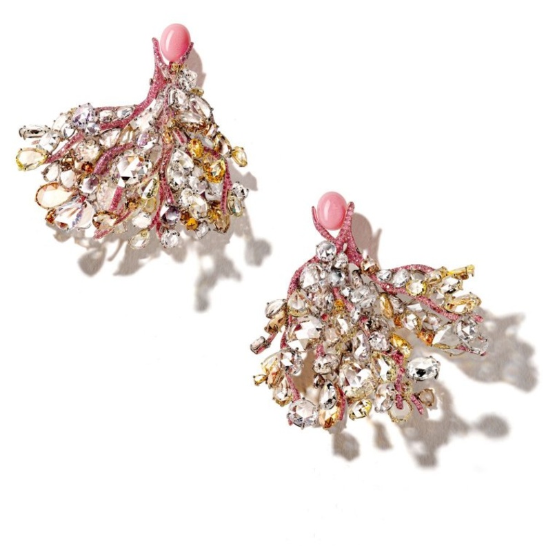 أجمل تصاميم قطع المجوهرات المتألقة بدرجات ألوان أحجار الماس المختلفة