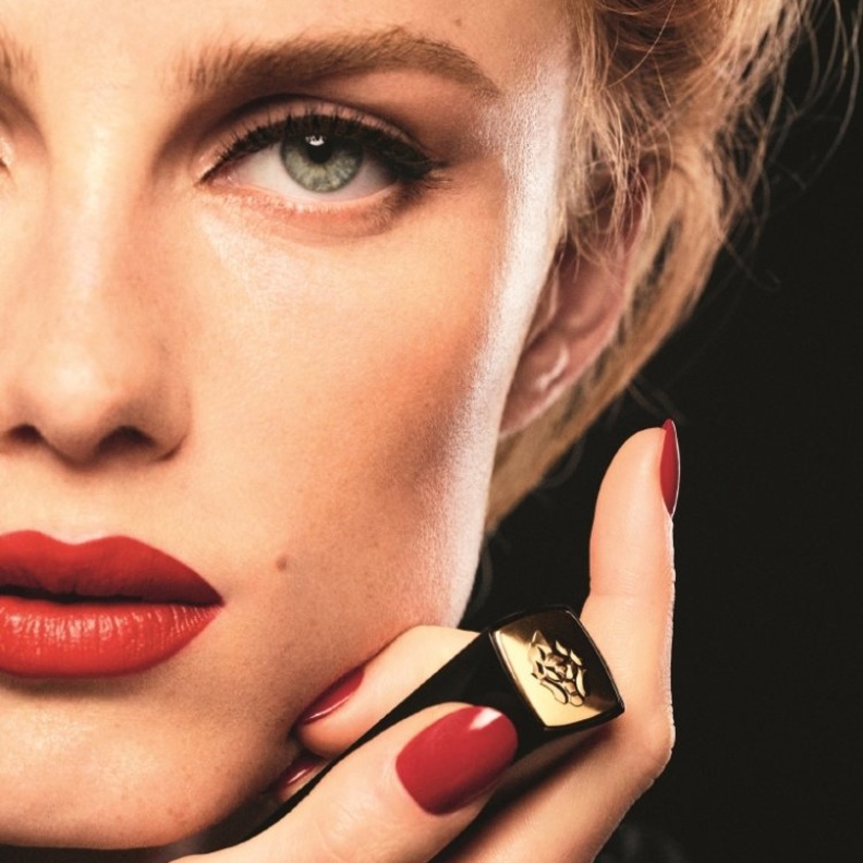 ROUGE ALLURE VELVET LE LION DE CHANEL.. أحمر شفاه خالٍ من اللمعية ومشرق 