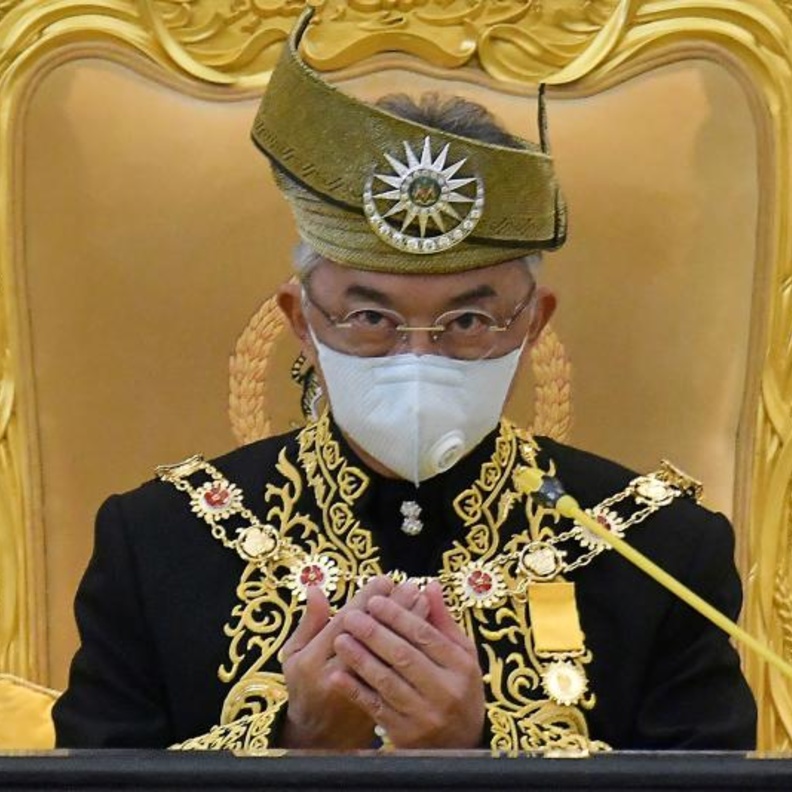  ملك ماليزيا يفرض حالة الطوارئ