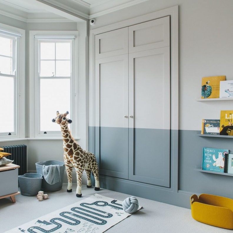  غرفة أطفال بالرمادي والأصفر