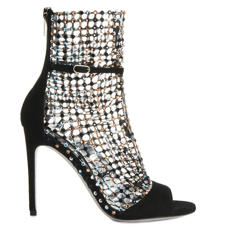 "رينيه كاوفيلا" تطرح فيلماً قصيراً لتقديم مجموعتها لموسم ربيع/صيف 2021