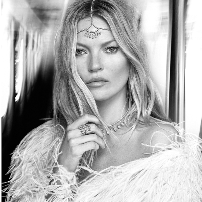 محاور المشاهير عدنان الكاتب يحاور عارضة الأزياء Kate Moss التي تعاونت مع "ميسيكا" لتصميم مجموعة مجوهرات فاخرة