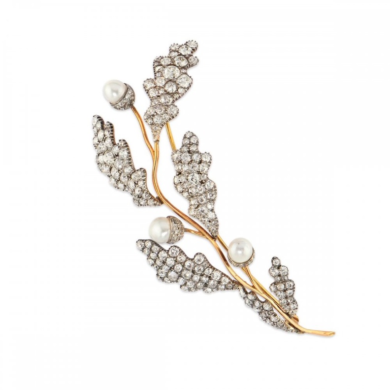 بروش بشكل الصنوبر من الذهب والماس يعود للقرن الـ19