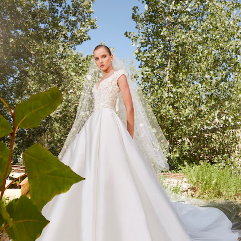  فساتين زفاف من مجموعة ايلي صعب بقصة a line