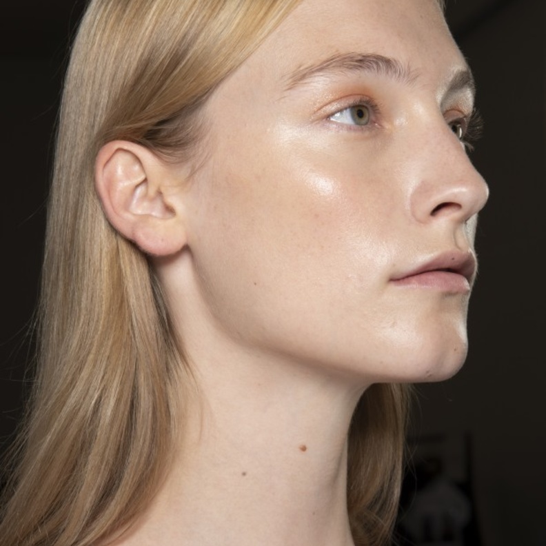 أفضل مستحضرات تنظيف البشرة بالحليب لشتاء 2021