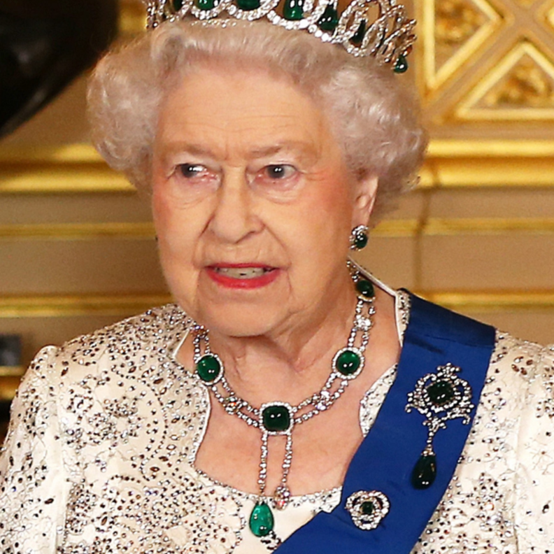  الملكة إليزابيث الثانية تتألق بتاج Vladimir tiara