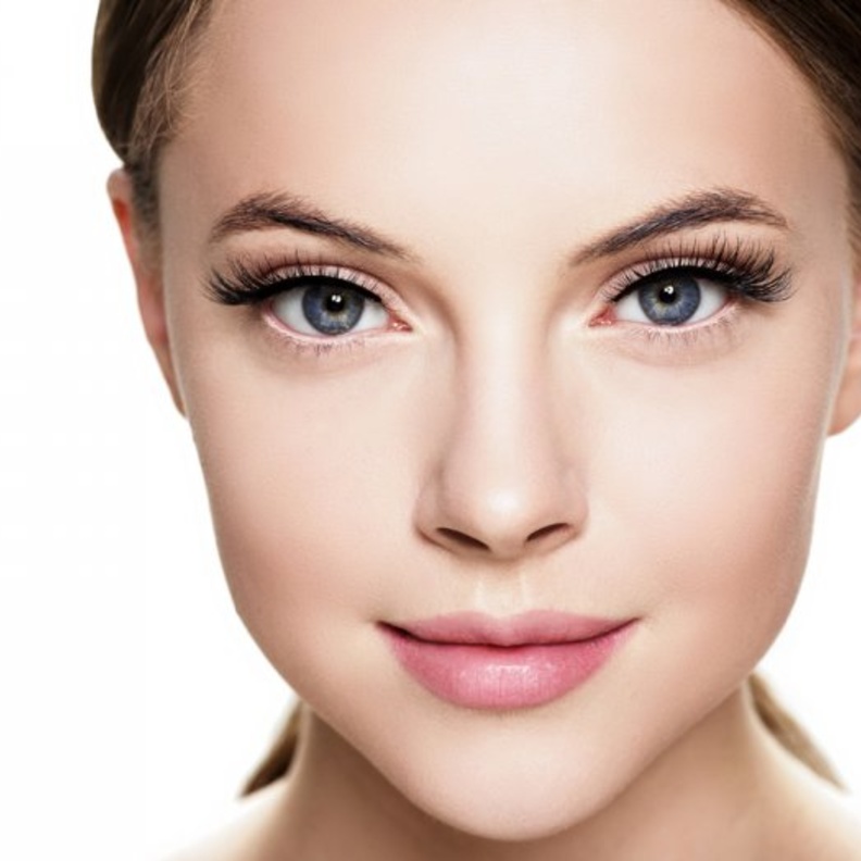 طرق تطويل الرموش بالفازلين