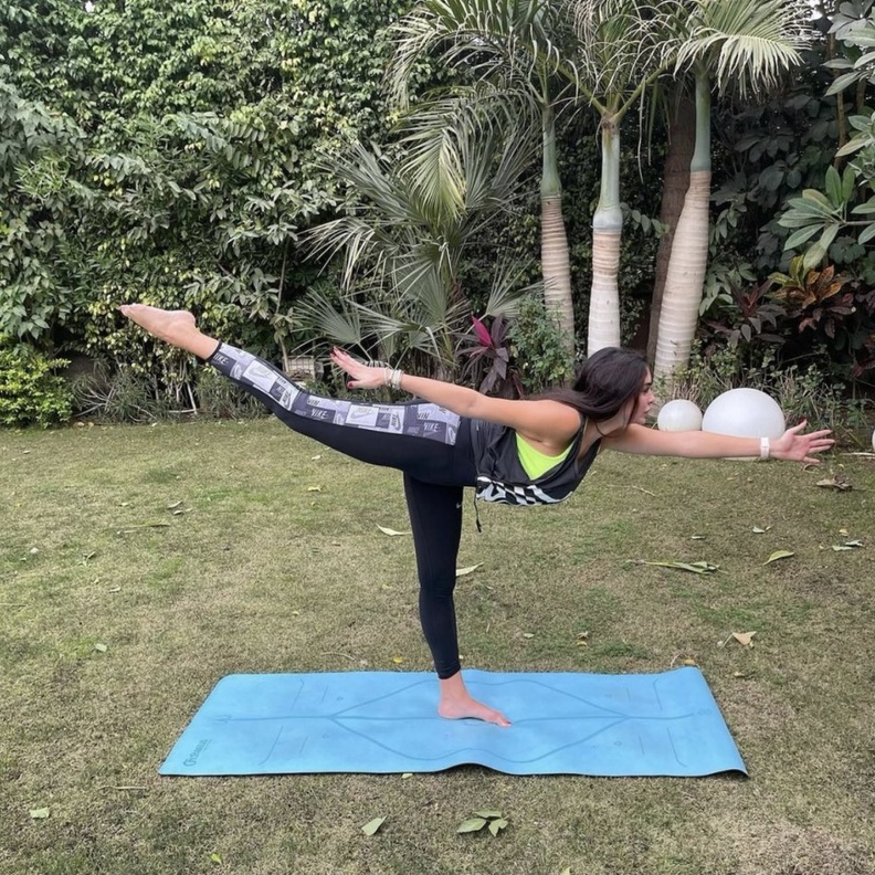 ياسمين صبري تمارس اليوغا بشكل منتظم إلى جانب الرياضة اليومية