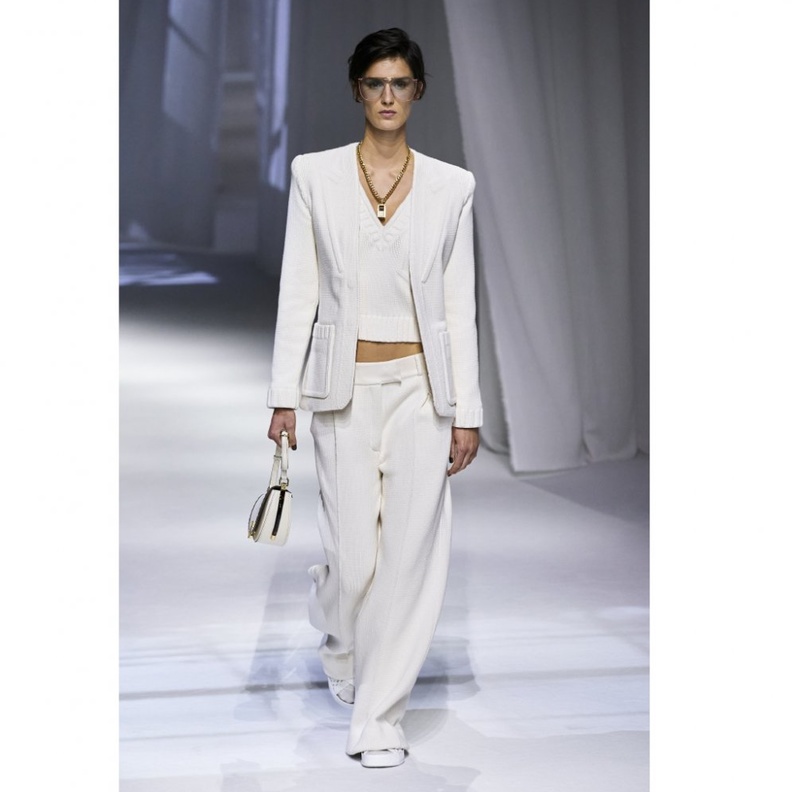 موديلات جاكيت بليزر مع الجيوب الكبيرة من دار Fendi