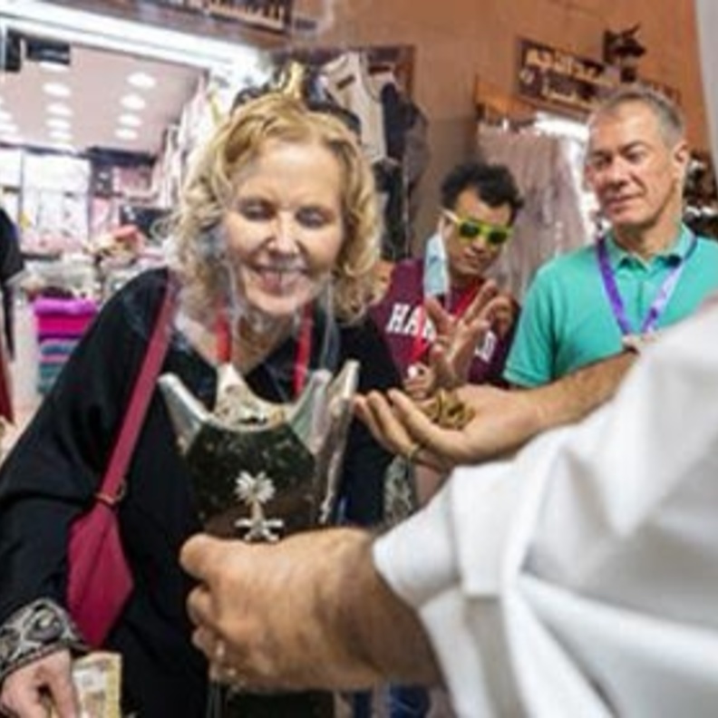  المصدر روح السعودية سيدة في سوق القيصرية