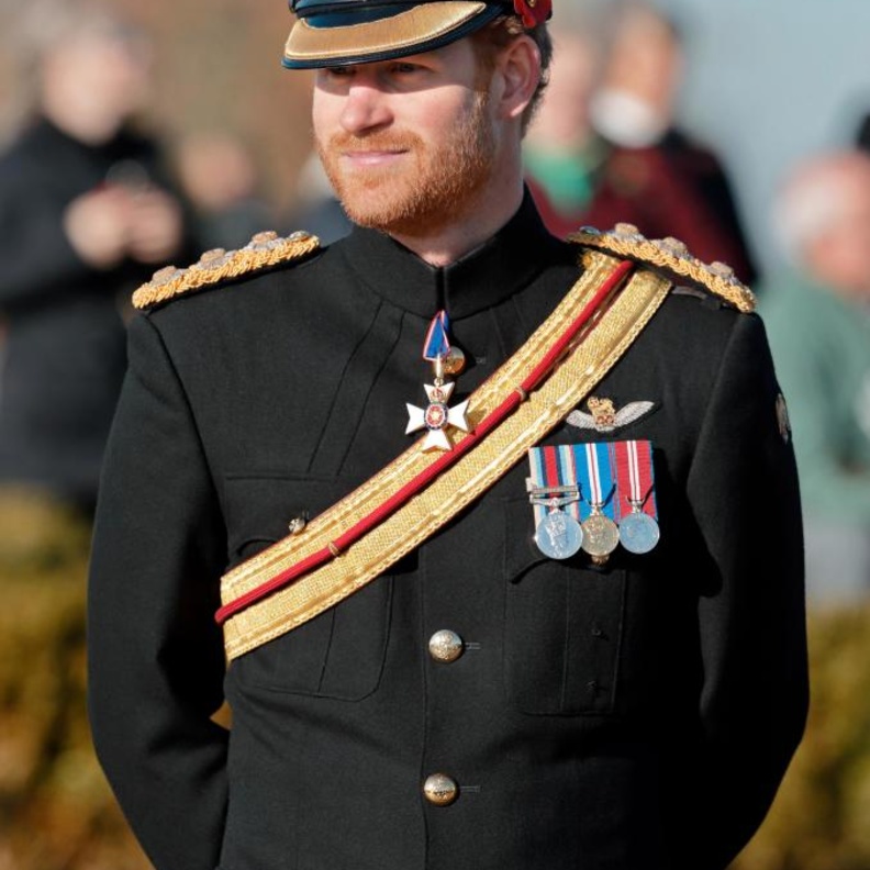 بعد مرور عام على تجريد الأمير هاري من ألقابه العسكرية.. تعددت الأسباب و‏تخلي أفراد العائلة الملكية عن ألقابهم واحد