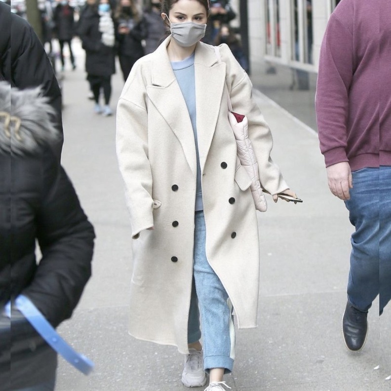 أحدث إطلالات سيلينا غوميز العصرية الراقية في مدينة نيويورك