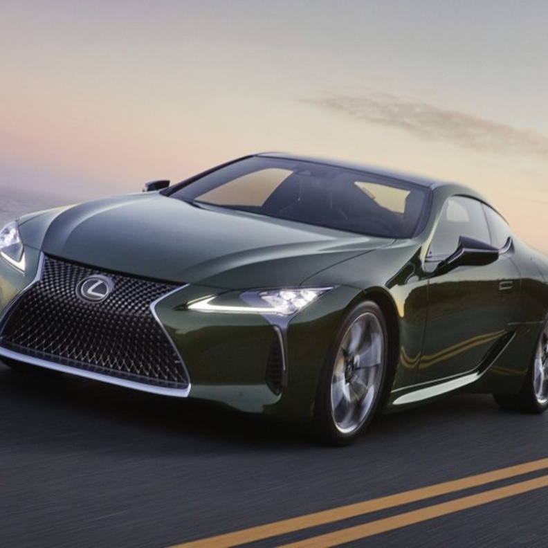 سيارة لكزس الفاخرة LC 500