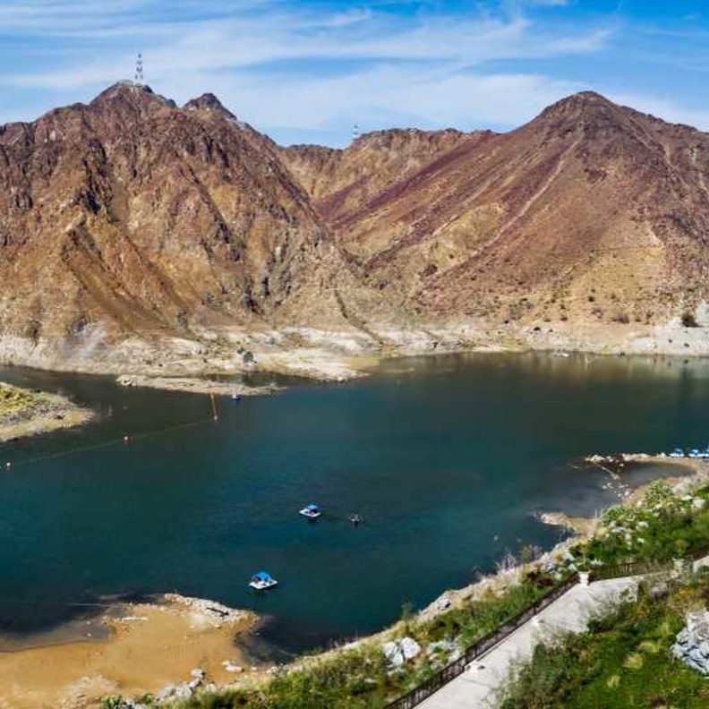  السياحة في خورفكان شاطئ خورفكان Khor Fakkan Beach
