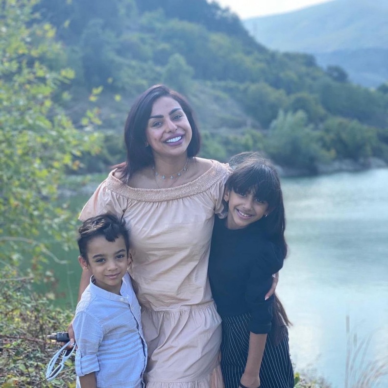 هند البلوشلي  واولادها